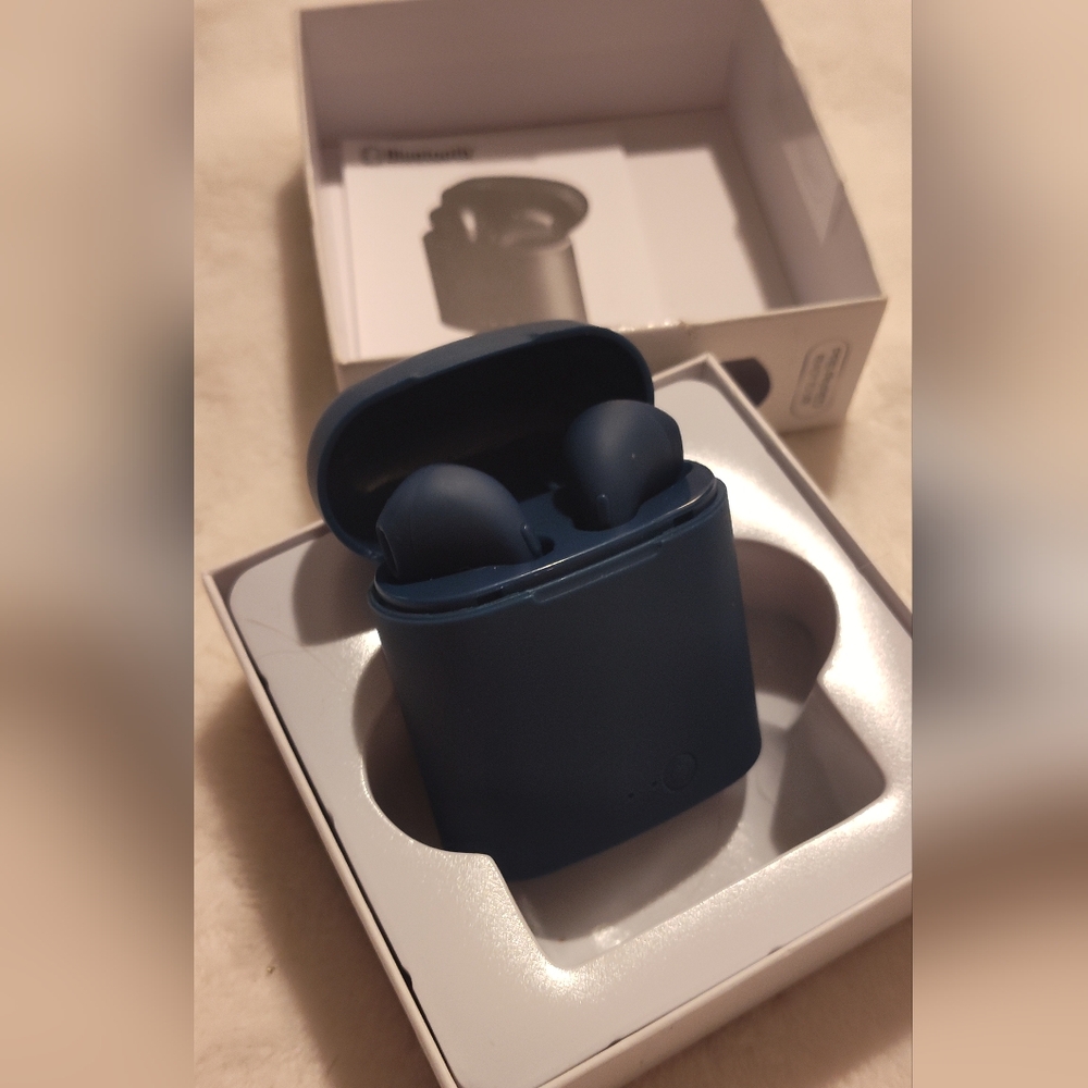 NEW! TRUE Bluetooth Wireless Earbuds